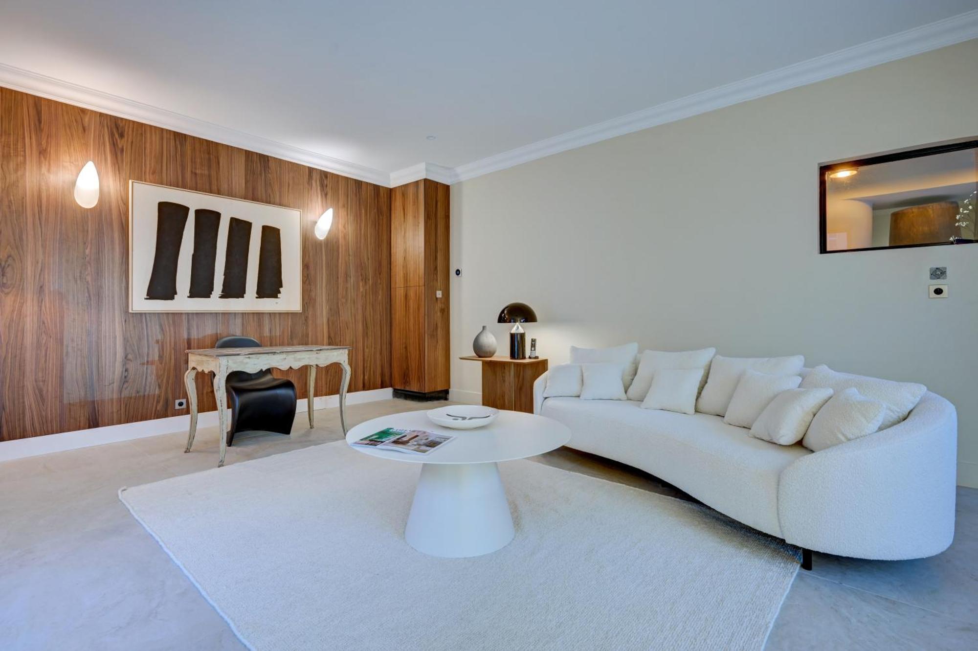 Bellegarde By Viktor Hotel